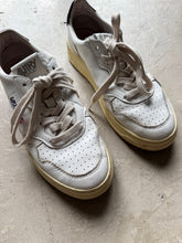 Load image into Gallery viewer, Autry Trainers - UK 7
