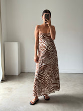 Load image into Gallery viewer, Faithful The Brand Zebra Linen Dress
