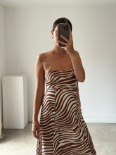 Load image into Gallery viewer, Faithful The Brand Zebra Linen Dress

