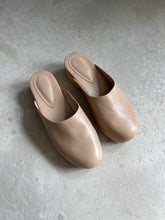 Load image into Gallery viewer, Porte &amp; Pore x The Frankie Shop Clogs - UK 3.5
