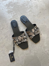 Load image into Gallery viewer, Massimo Dutti Sandals NEW - UK 8
