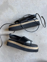 Load image into Gallery viewer, Whistle Sandals - UK 4
