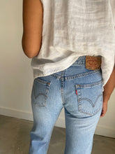 Load image into Gallery viewer, Vintage Levi 501 Jeans
