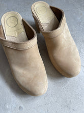 Load image into Gallery viewer, No6 Clogs - UK 6
