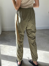 Load image into Gallery viewer, H&amp;M Trousers NEW
