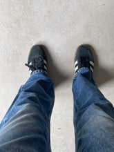 Load image into Gallery viewer, Levi 505 Jeans
