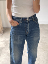Load image into Gallery viewer, Levi 505 Jeans
