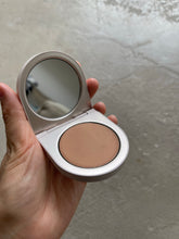 Load image into Gallery viewer, Rose Inc SOLAR RADIANCE HYDRATING CREAM HIGHLIGHTER (Lustrous)
