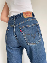 Load image into Gallery viewer, Levi 505 Jeans
