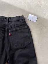 Load image into Gallery viewer, Vintage Levis Jeans
