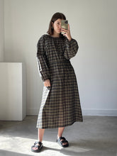 Load image into Gallery viewer, H&amp;M Checked Dress
