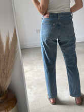 Load image into Gallery viewer, Levi Jeans
