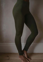 Load image into Gallery viewer, The Simple Folk Everyday Legging (Size L)
