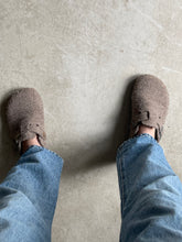 Load image into Gallery viewer, Levi Jeans
