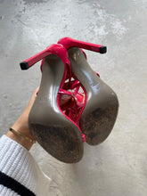 Load image into Gallery viewer, Gucci Patent Heels

